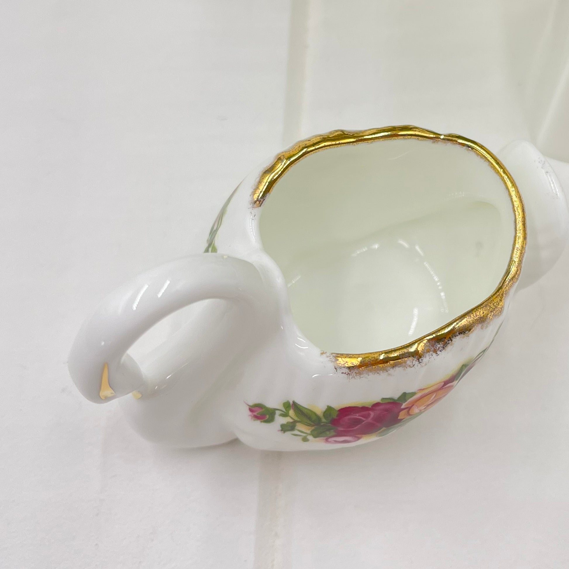 Royal Albert Vintage Old Country Roses Swan