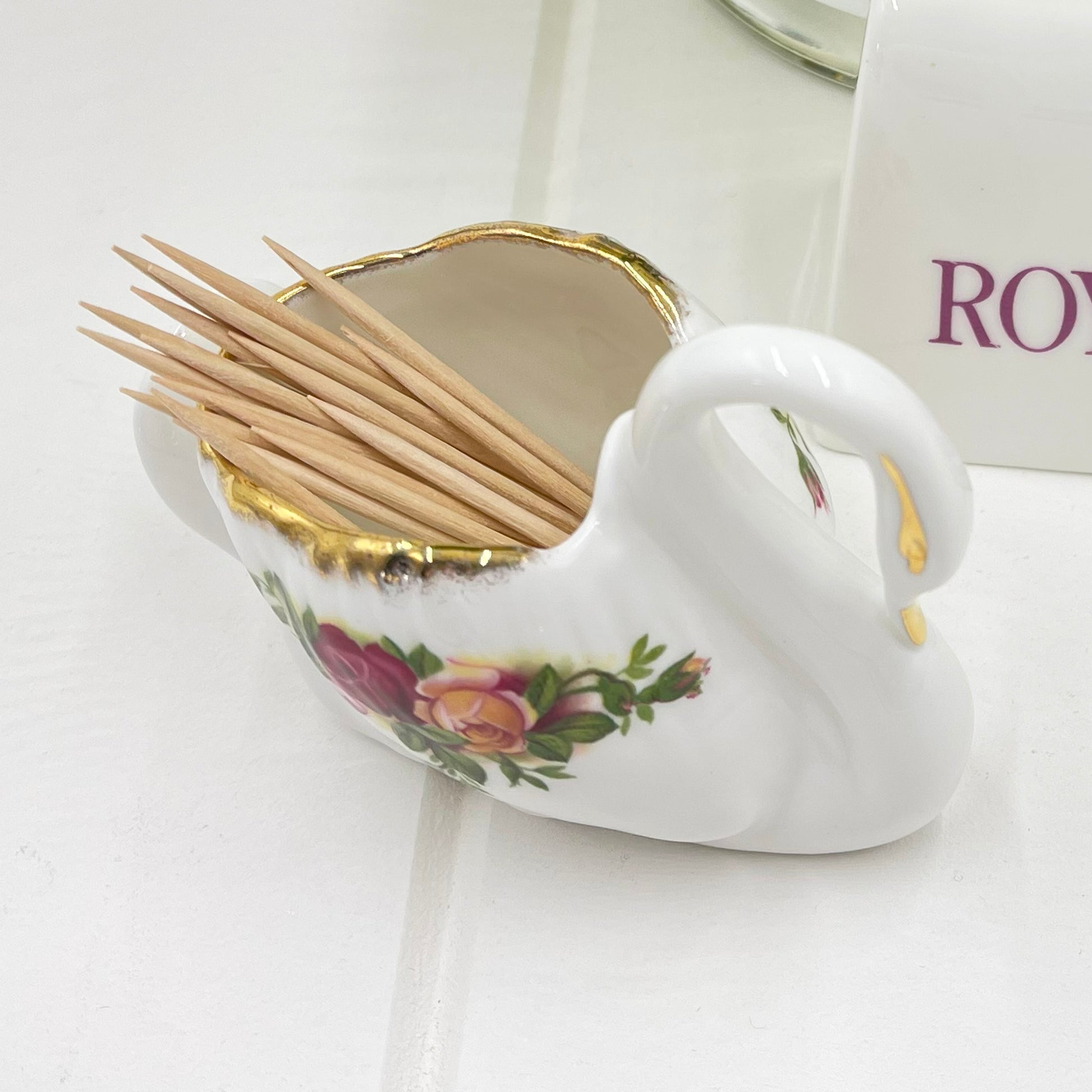 Royal Albert Vintage Old Country Roses Swan