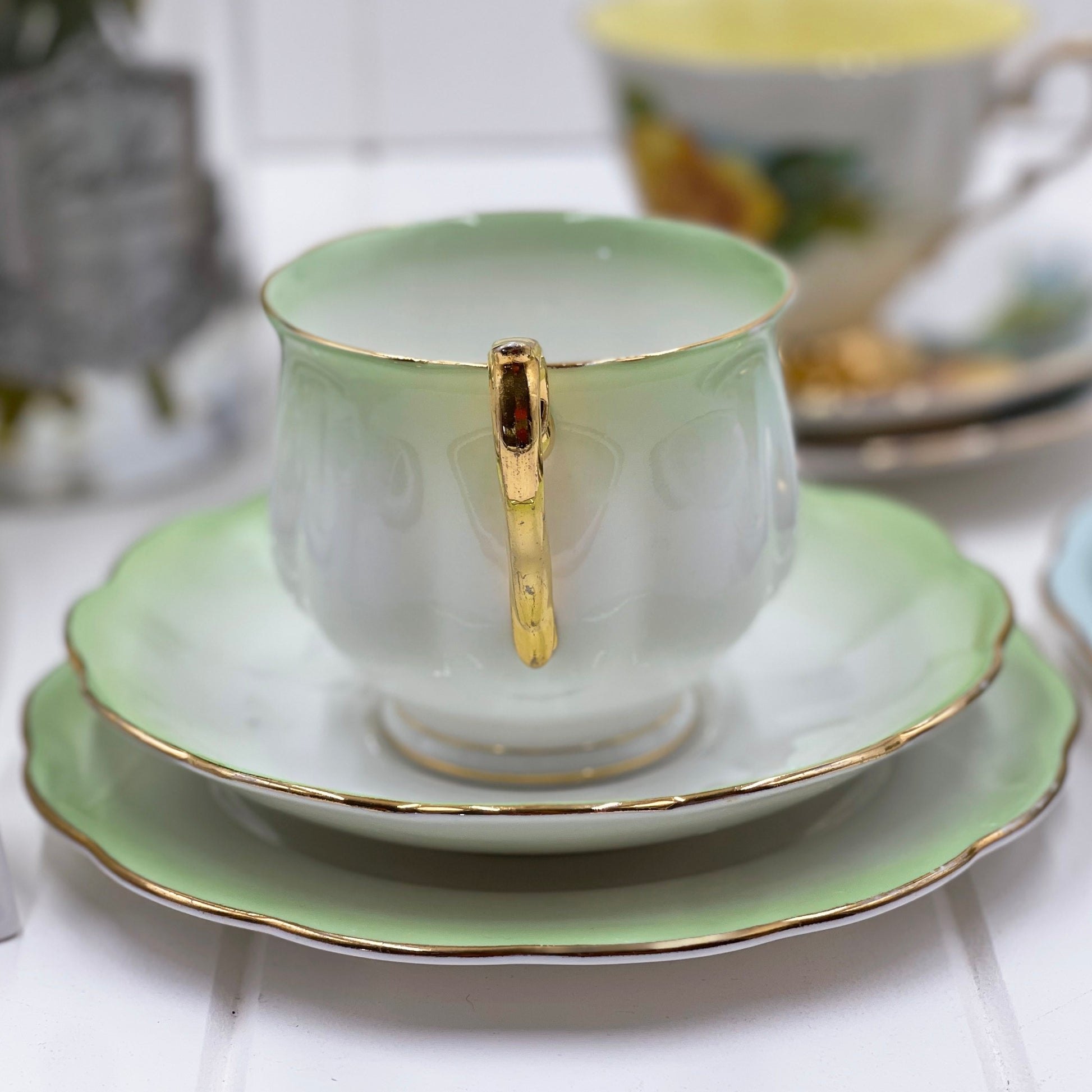 Royal Albert Vintage Rainbow Trio