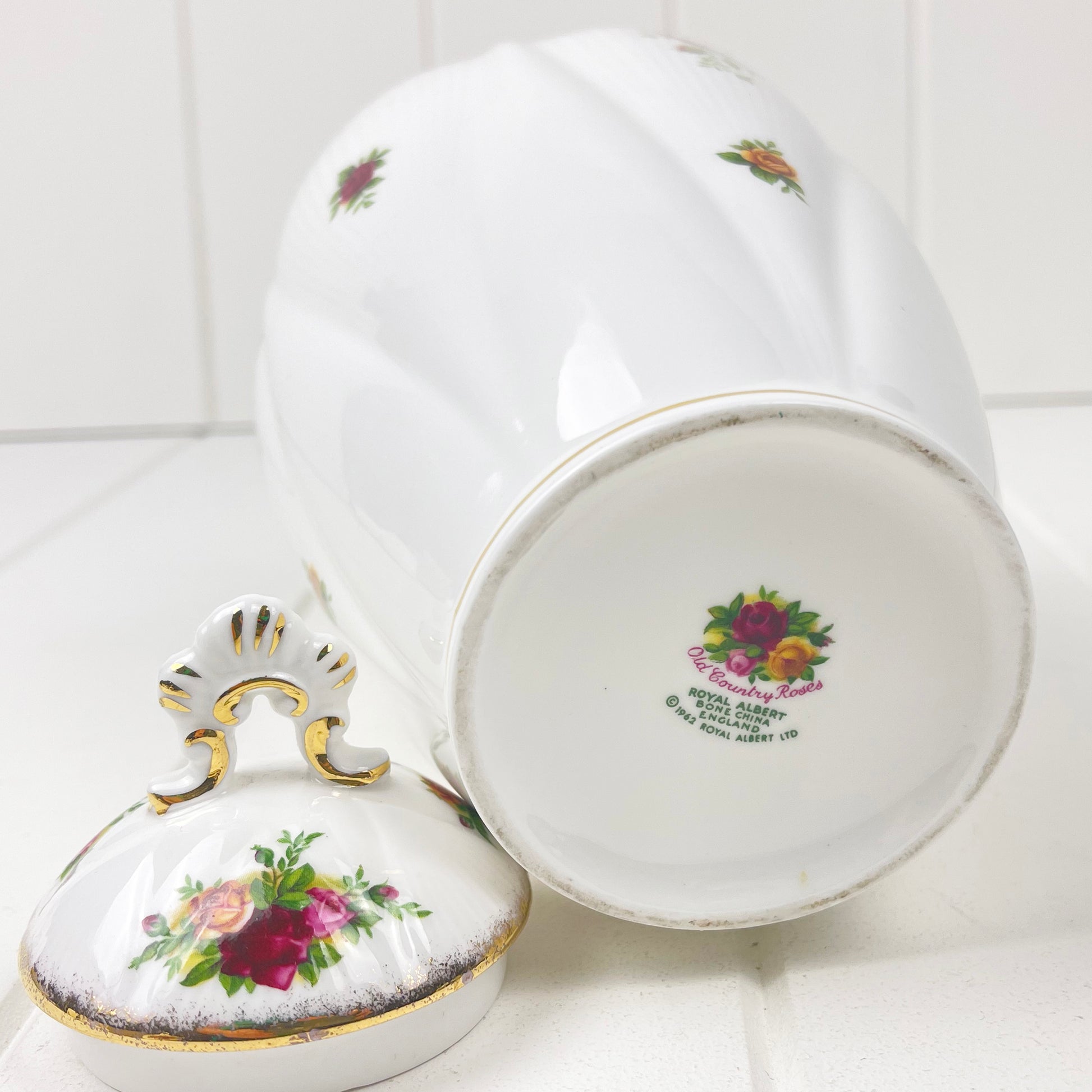Royal Albert Vintage Old Country Roses Lidded Chelsea Vase