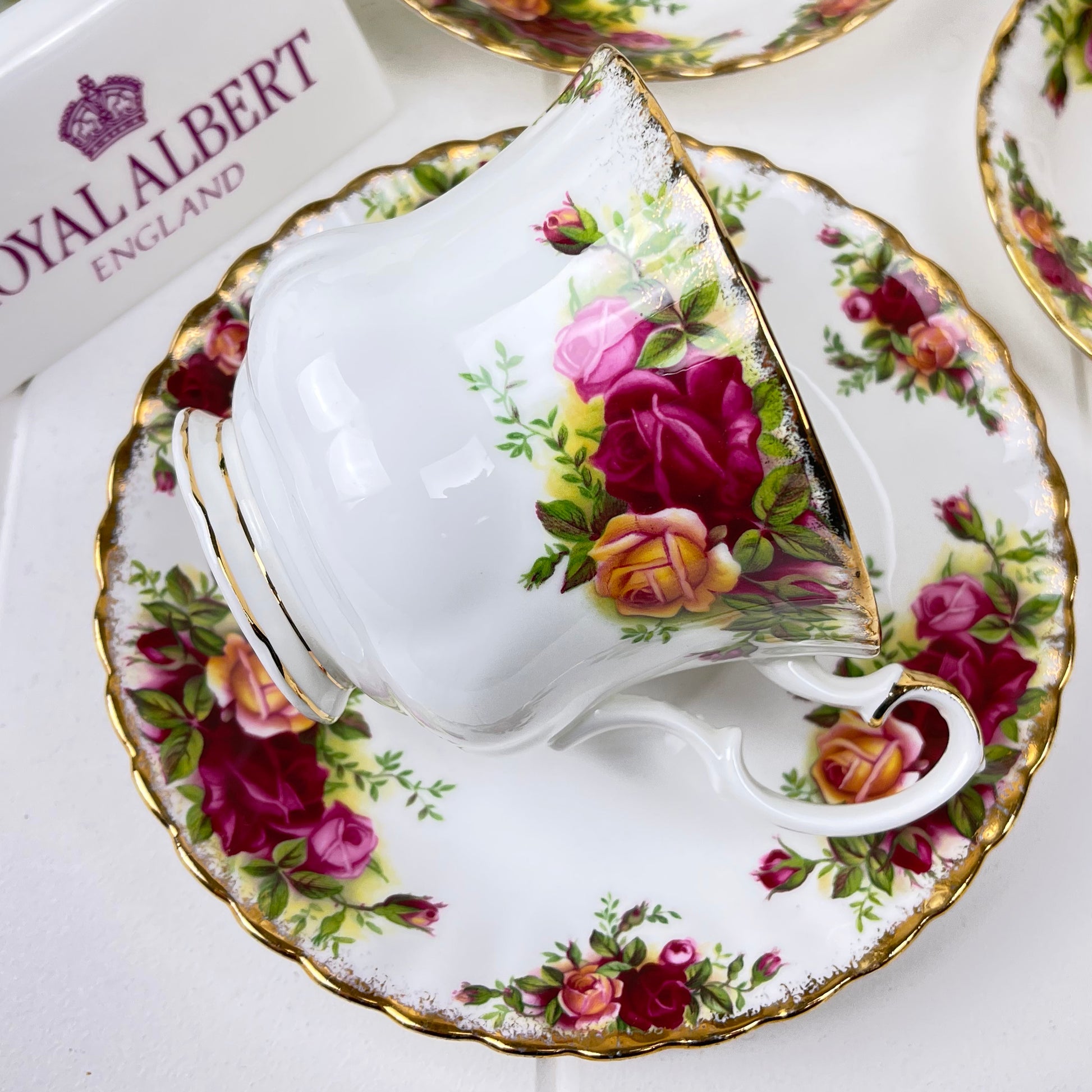 Royal Albert Vintage Old Country Roses Large Breakfast / Gentleman's Cup Duo