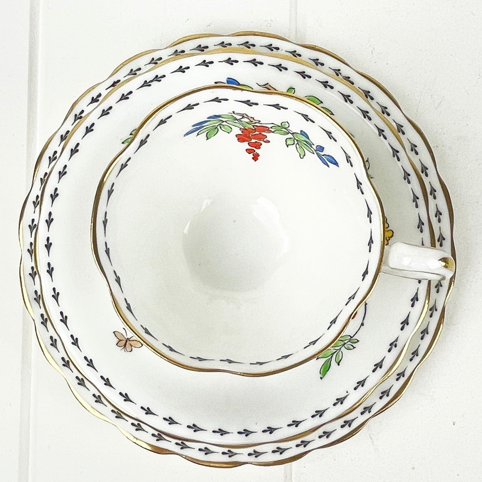 Royal Albert Bone China New Chelsea Staffs Hanging Chain 5039 Trio