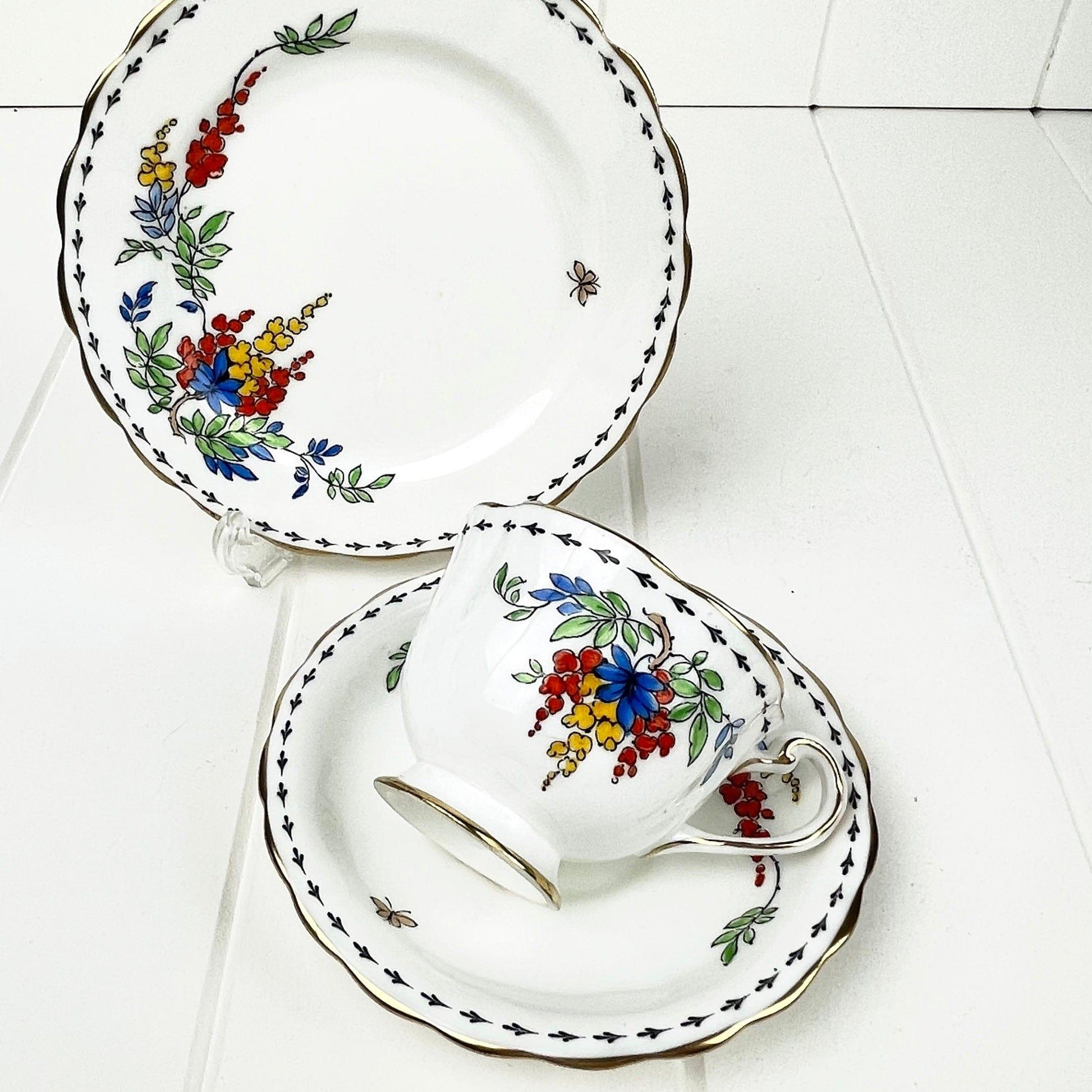 Royal Albert Bone China New Chelsea Staffs Hanging Chain 5039 Trio