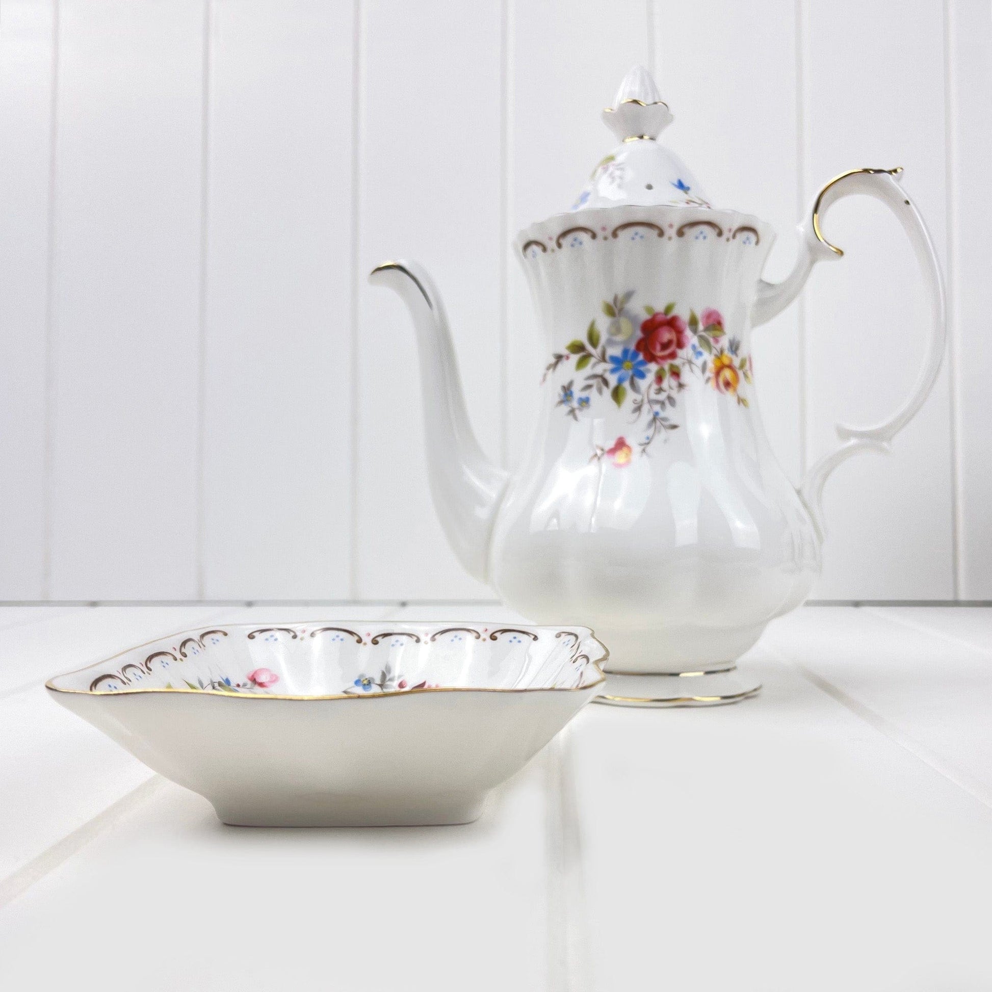 Royal Albert Bone China Royal Albert Jubilee Rose Square Bon Bon / Nut Dish