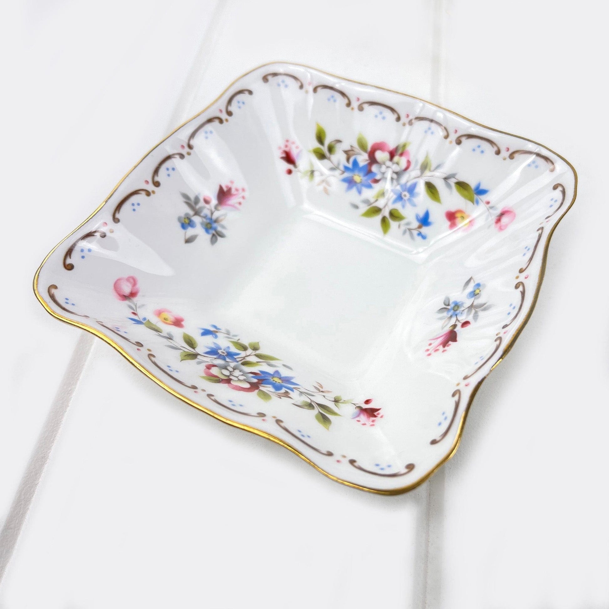 Royal Albert Bone China Royal Albert Jubilee Rose Square Bon Bon / Nut Dish