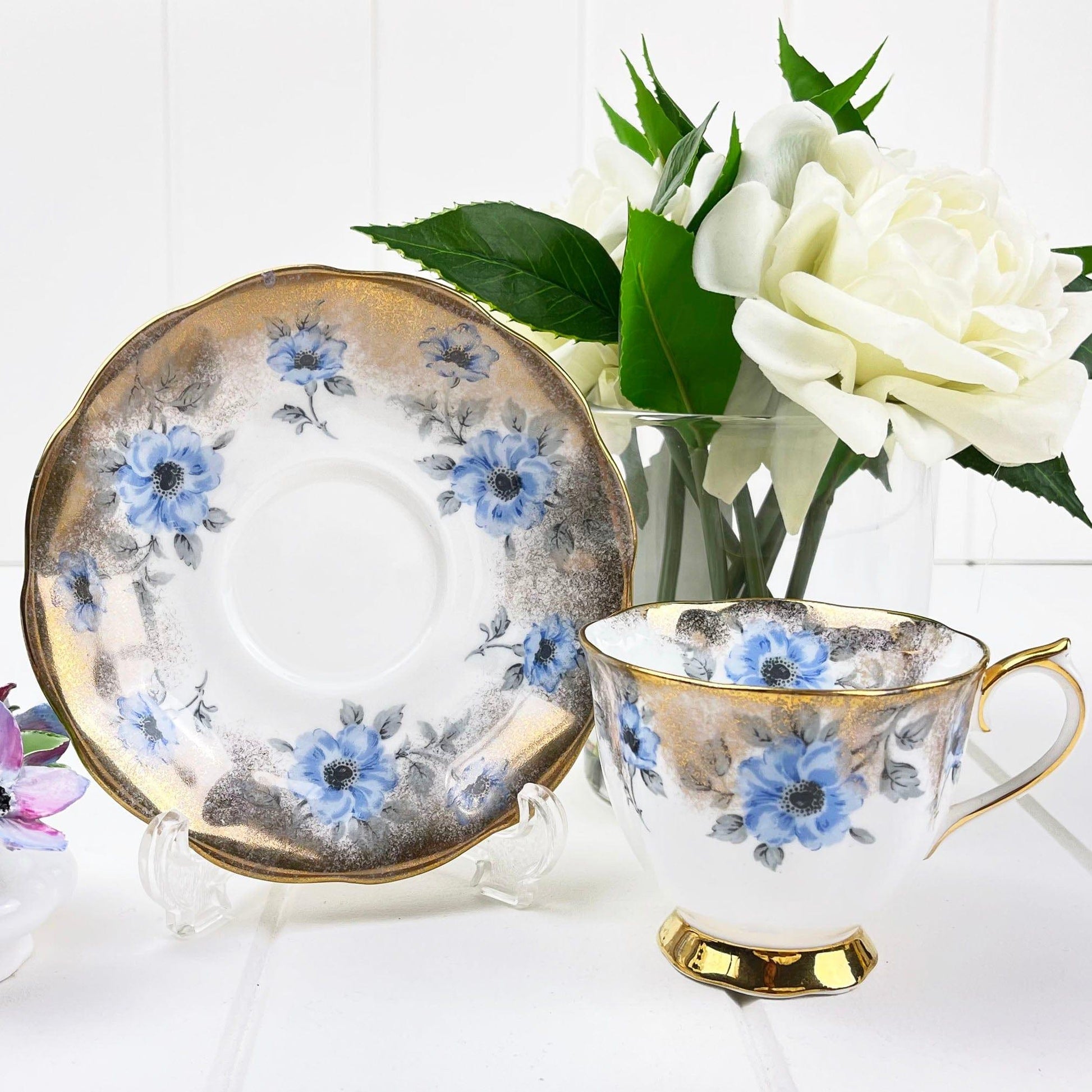 Royal Albert Bone China Royal Albert Unnamed Blue Flower, Gold Spray Duo