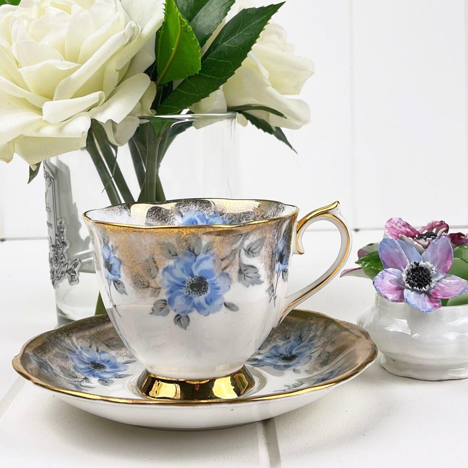 Royal Albert Bone China Royal Albert Unnamed Blue Flower, Gold Spray Duo