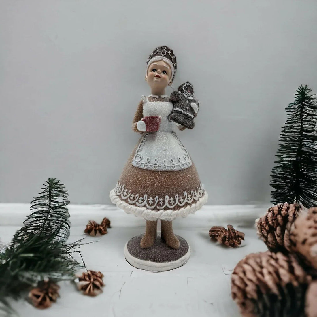 28cm Baking Mr & Mrs Claus - Exquisite Homewares 