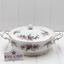 Load image into Gallery viewer, Royal Albert Lavender Rose Vegetable Tureen
