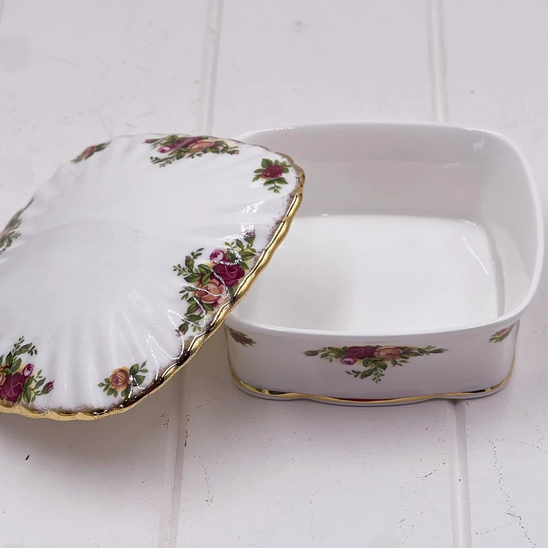 Royal Albert Old Country Roses Large Trinket Box - Vintage England 14cm