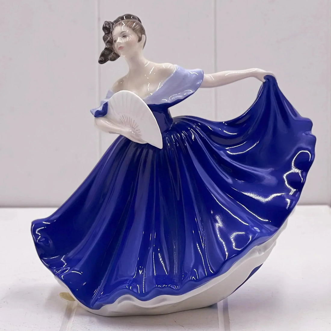 Royal Doulton HN2791 Elaine Figurine