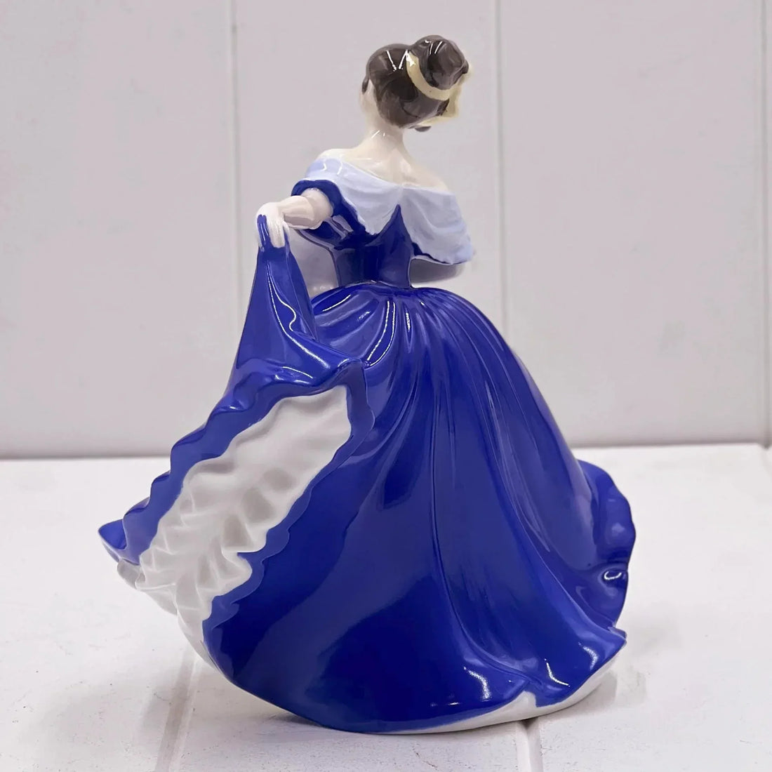 Royal Doulton HN2791 Elaine Figurine