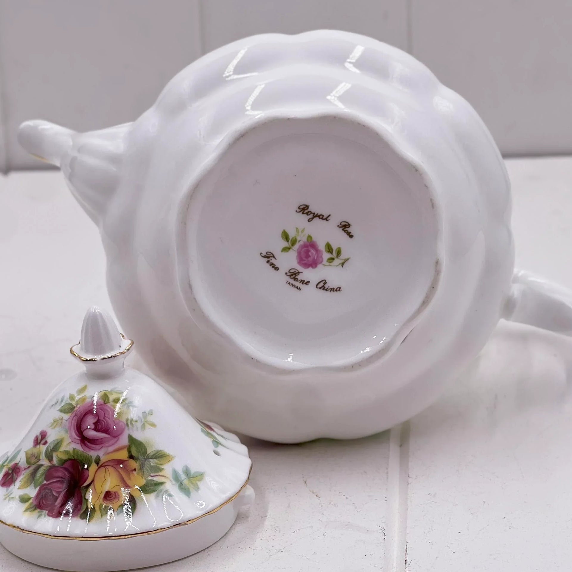 Cottage Rose Medium Teapot - Royal Rose 4-6 Cup Bone China