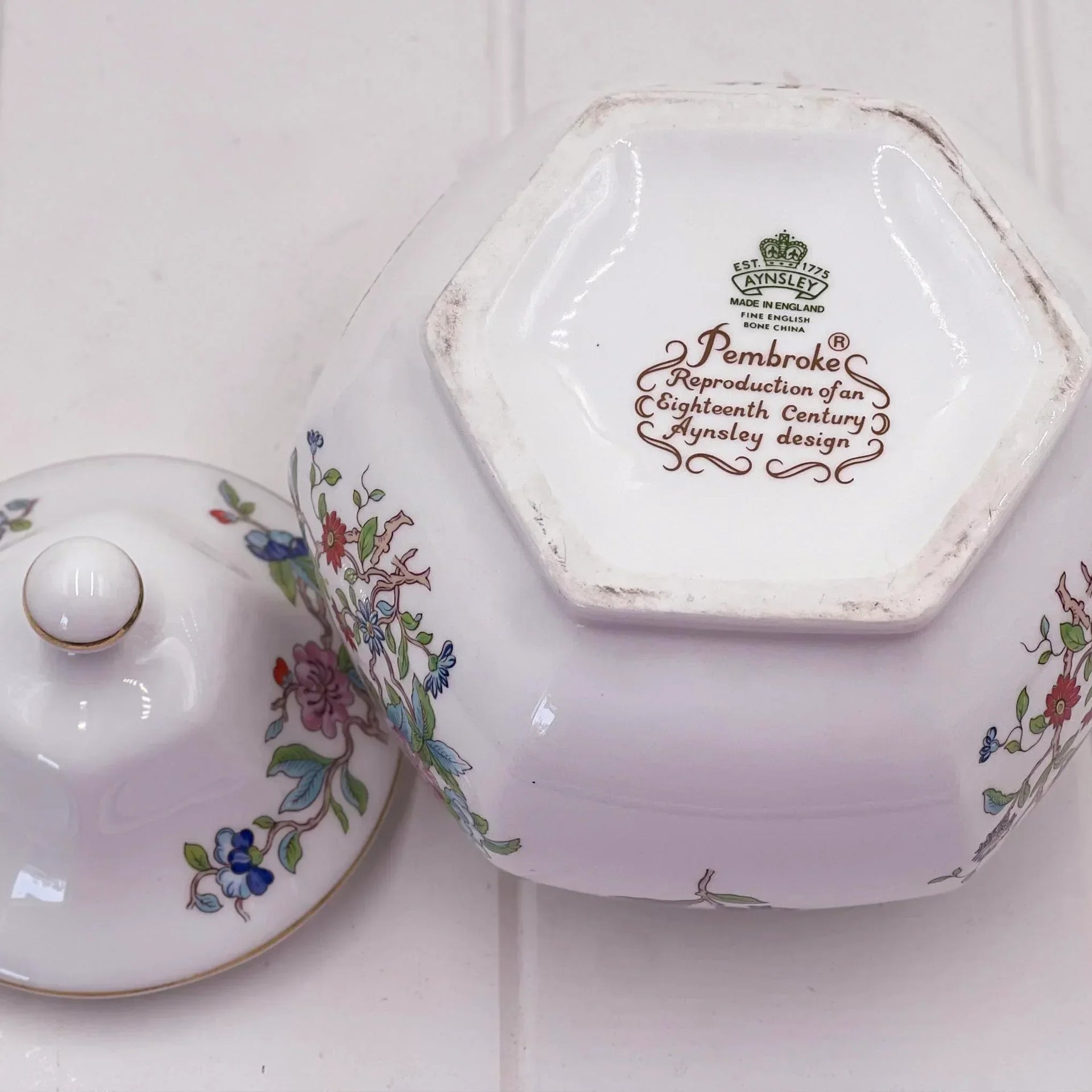 Aynsley Pembroke fine bone china lidded box with floral design, reproduction of 18th century pattern