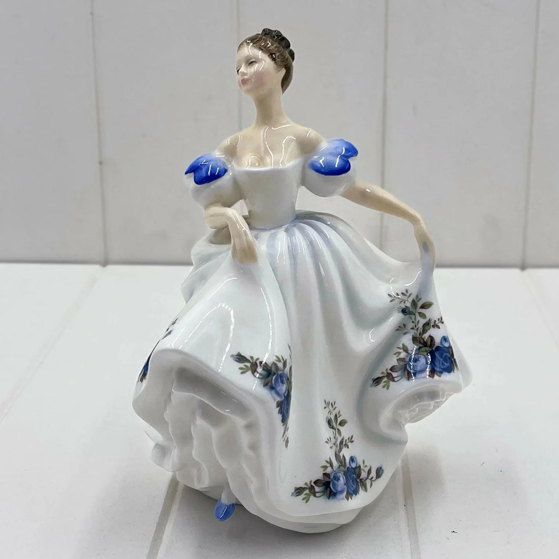 Royal Doulton 1989 Beatrice (Moonlight Rose) Figurine - Exquisite Homewares 