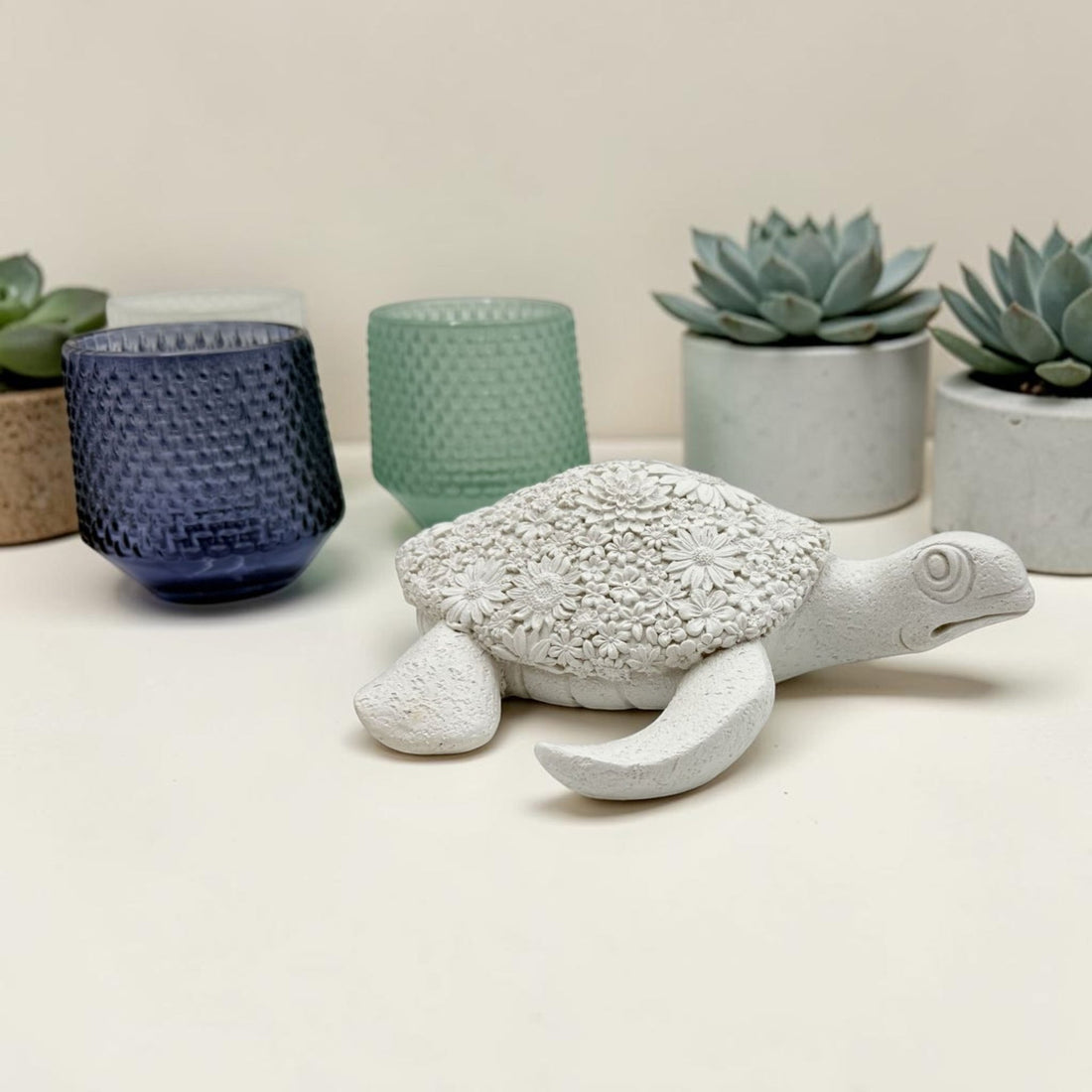 Crush Turtle White 18cm x 18cm x 5cm