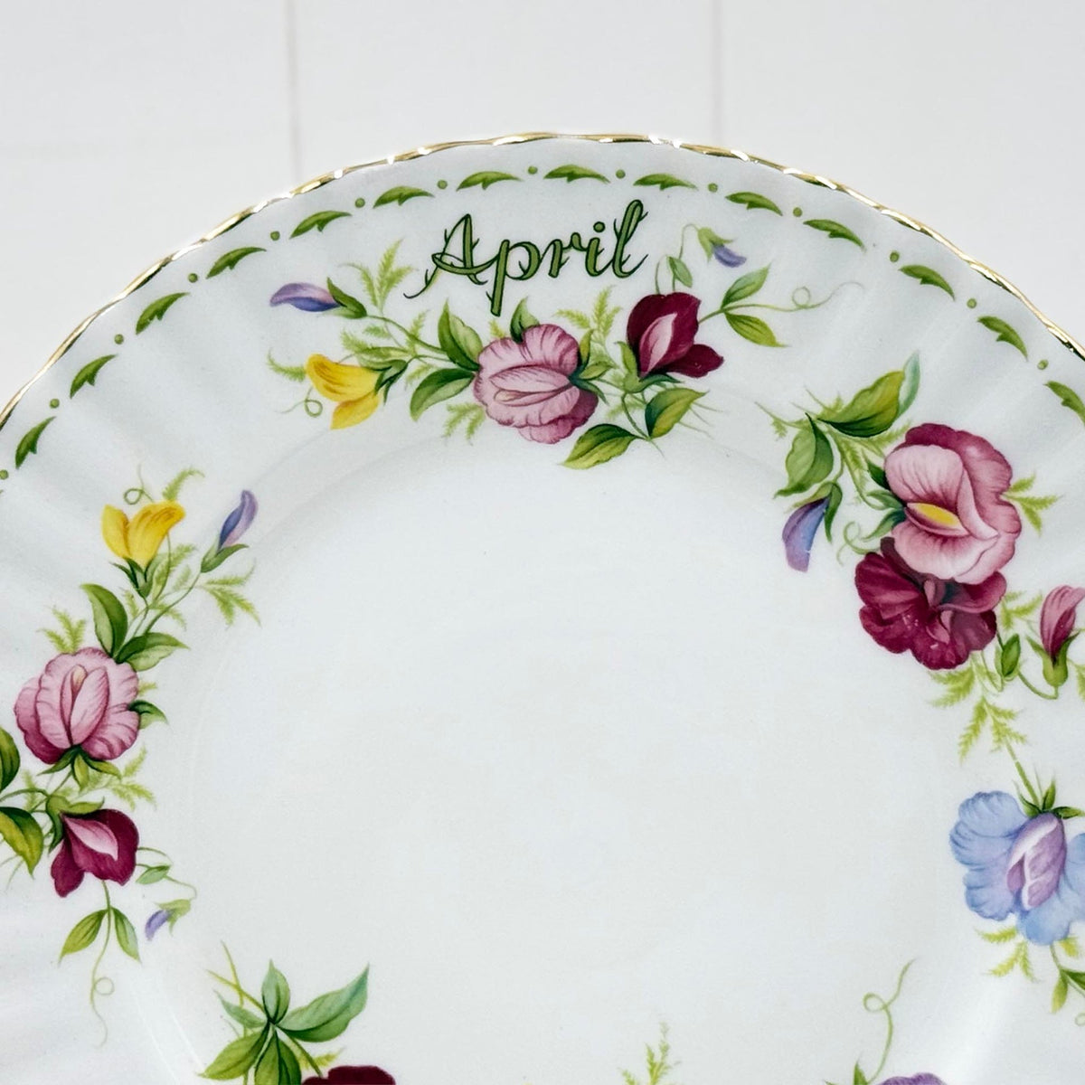 Royal Albert Flower of the Month April — Sweet Pea Dessert Plate, 21cm, Vintage Bone China, Made in England