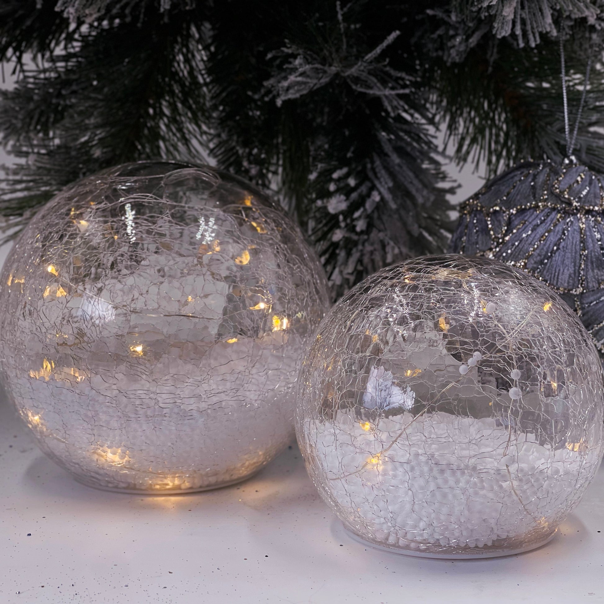 Light-Up 12cm Glass Snowball