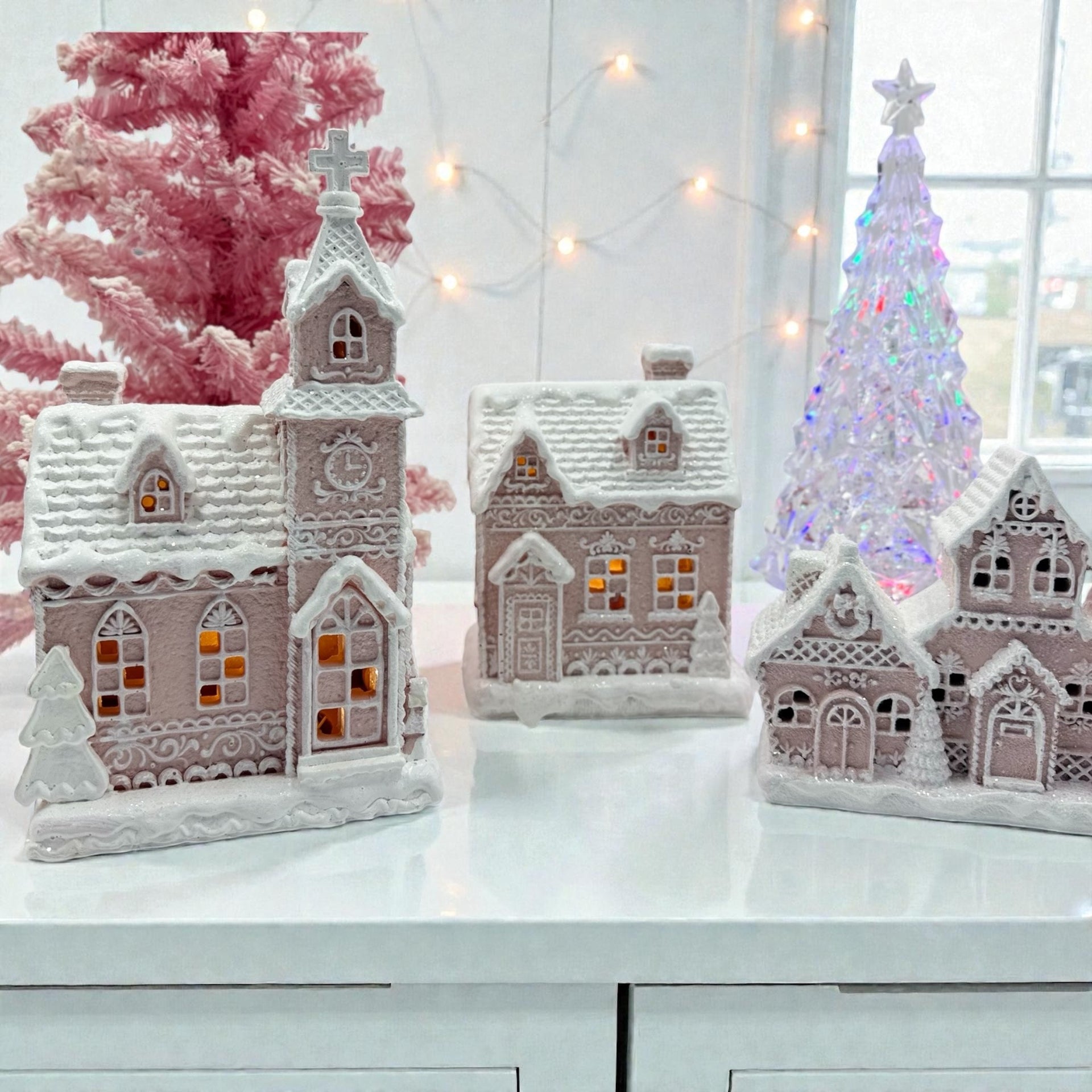 LED Pink Gingerbread Cottage - 13x10.5x17 cm 