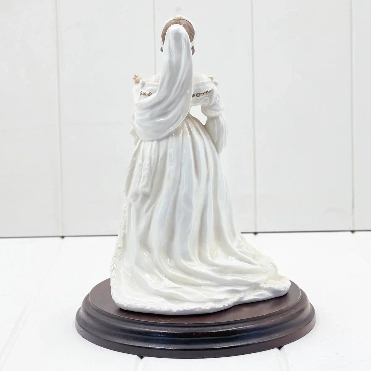 Coalport Queen Victoria Limited Edition Figurine - Exquisite Homewares 