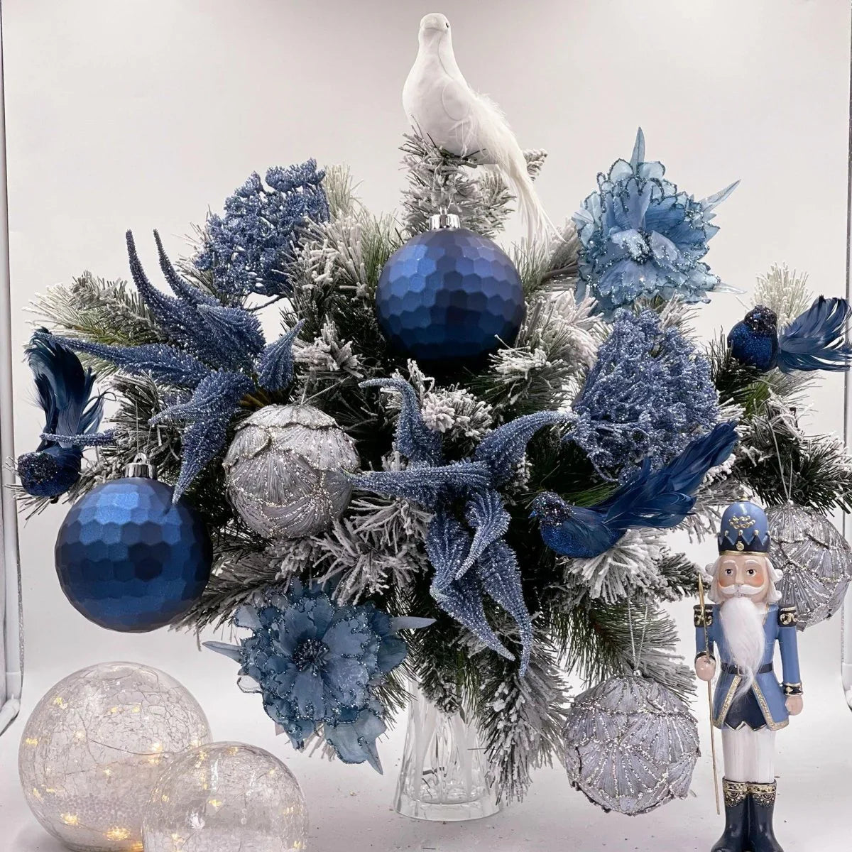 Ginko Leaf Bauble Silver - Exquisite Homewares 