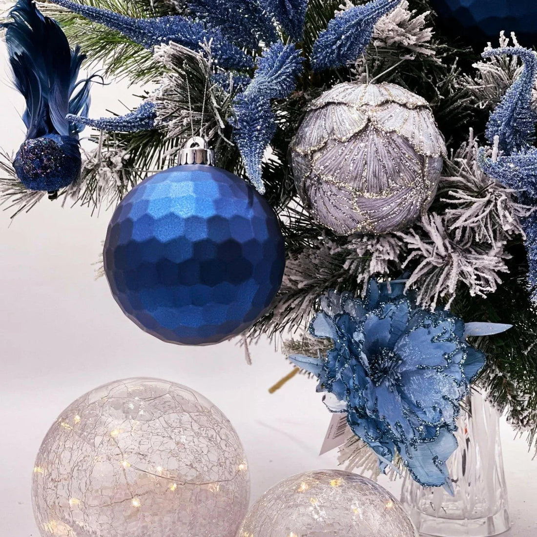 Ginko Leaf Bauble Silver - Exquisite Homewares 