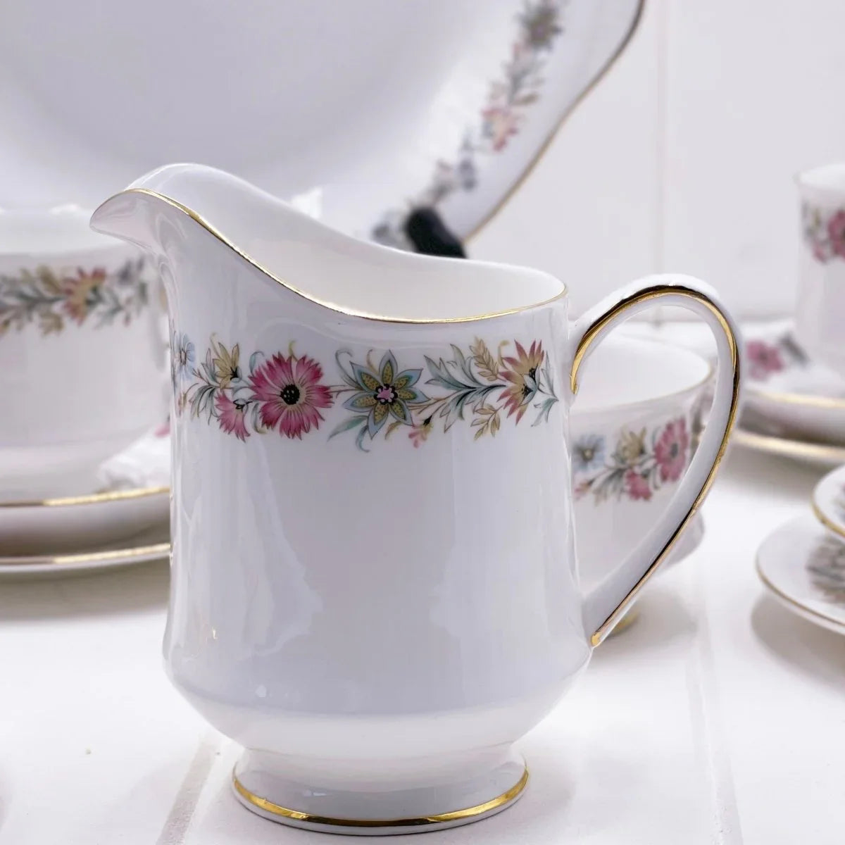 Paragon Belinda Tea Set - Complete Service for 6 - Exquisite Homewares 