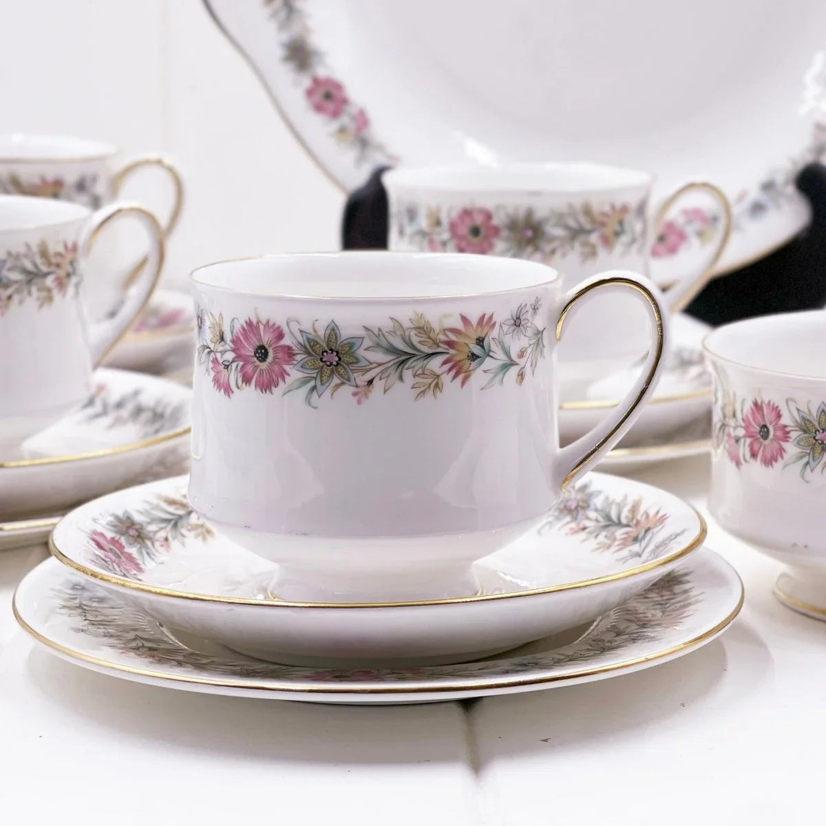 Paragon Belinda Tea Set - Complete Service for 6 - Exquisite Homewares 