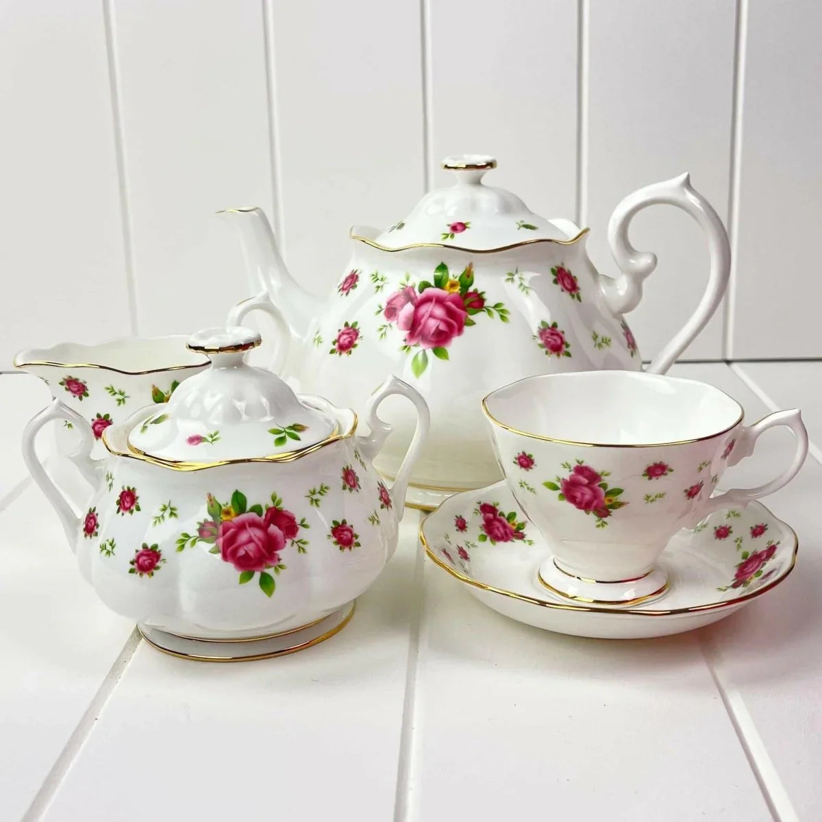 Royal Albert New Country Roses White Duo - Exquisite Homewares 