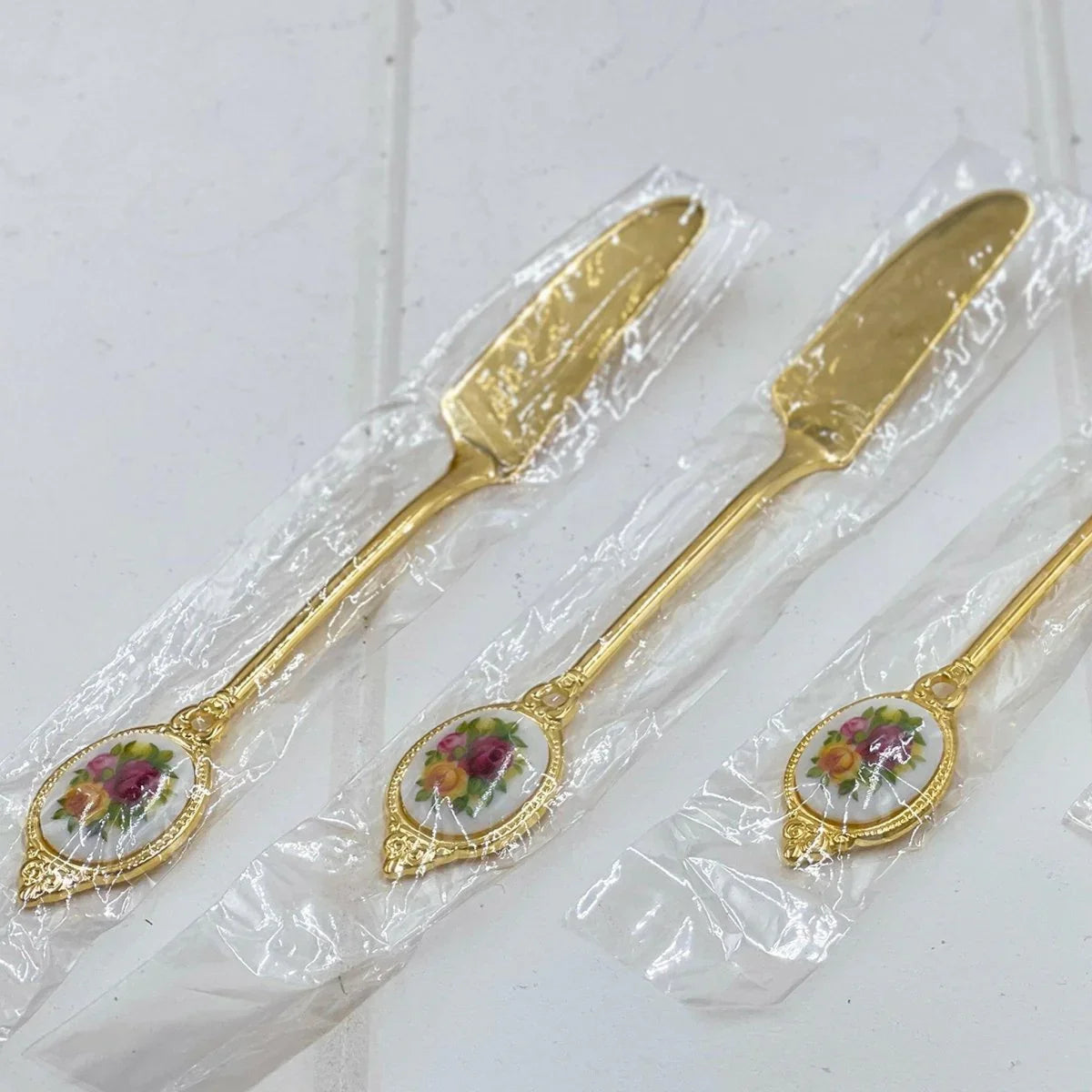 Royal Albert Old Country Roses Butter Spreader - Exquisite Homewares 