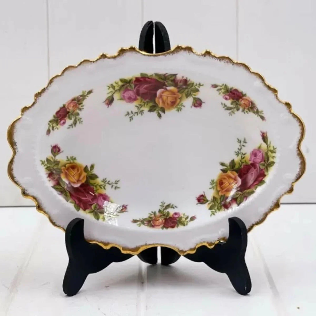 Royal Albert Old Country Roses Scalloped Plate - Exquisite Homewares 