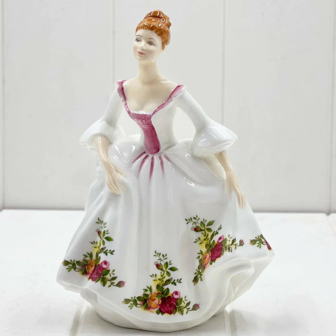 Royal Doulton Country Rose HN3221 Figurine - 21cm 1988 Old Country Roses Pattern - Exquisite Homewares 
