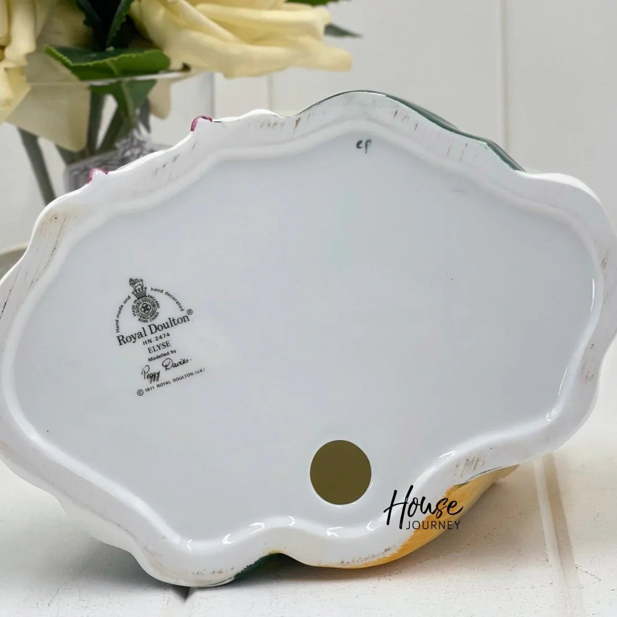 Royal Doulton Elyse HN2474 - 15x18cm Seated Figurine - Exquisite Homewares 