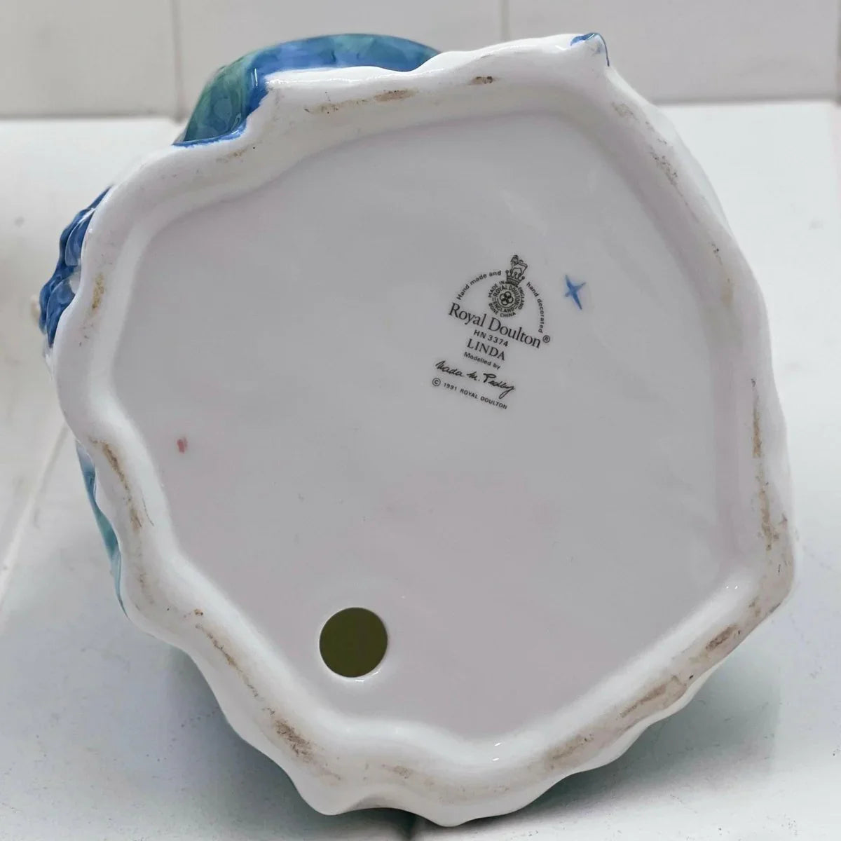 Royal Doulton HN 3374 Linda Figurine - Exquisite Homewares 