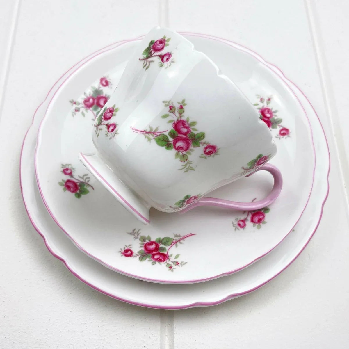 Shelley Vintage Rose Spray Trio - Exquisite Homewares 