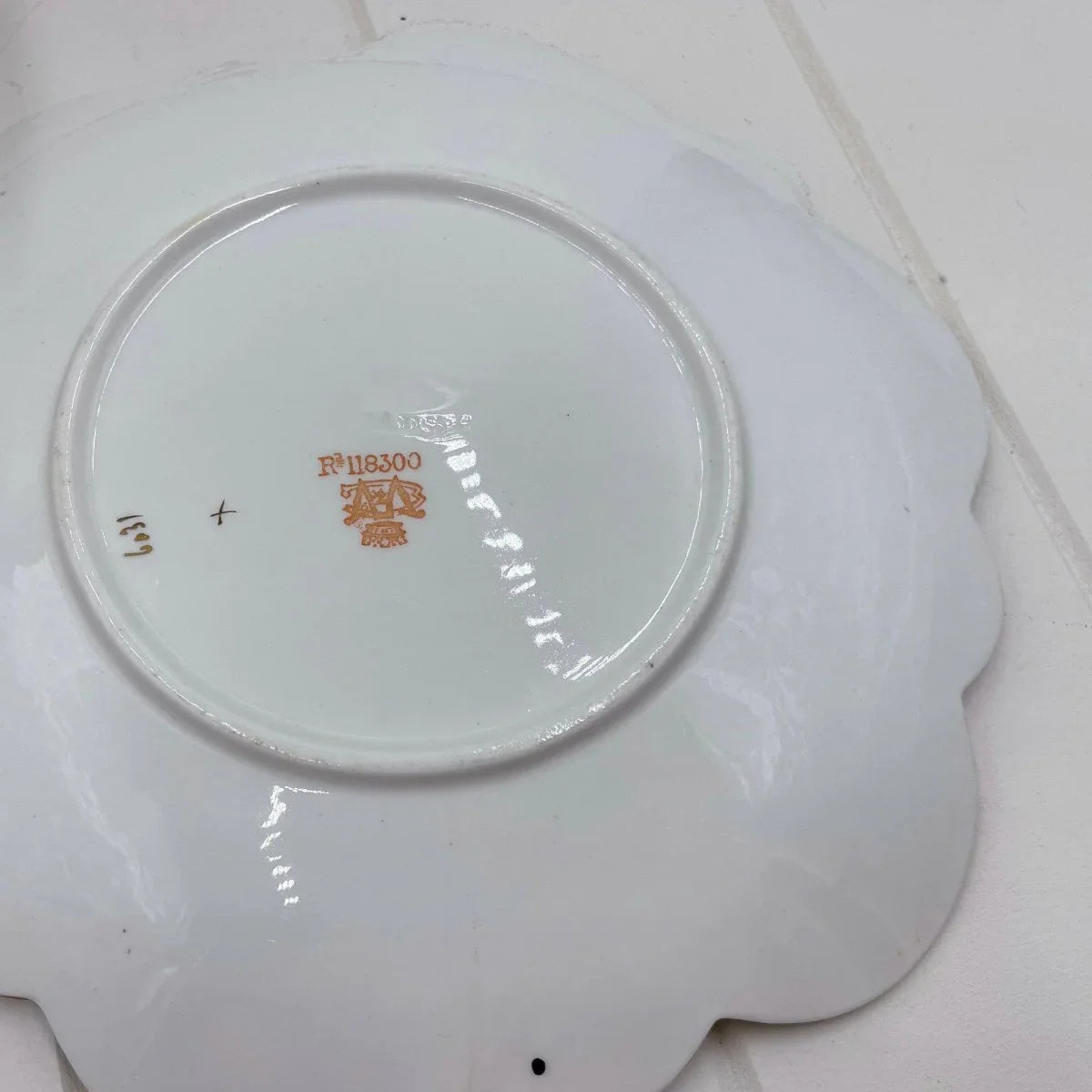 Wileman (early Shelley) Pattern 6031 Daisy Wreath Set of 2 Cake Plates - Exquisite Homewares 