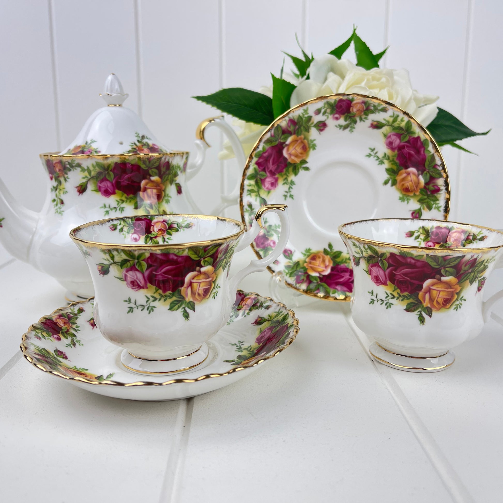 Royal Albert Vintage Old Country Roses Duo