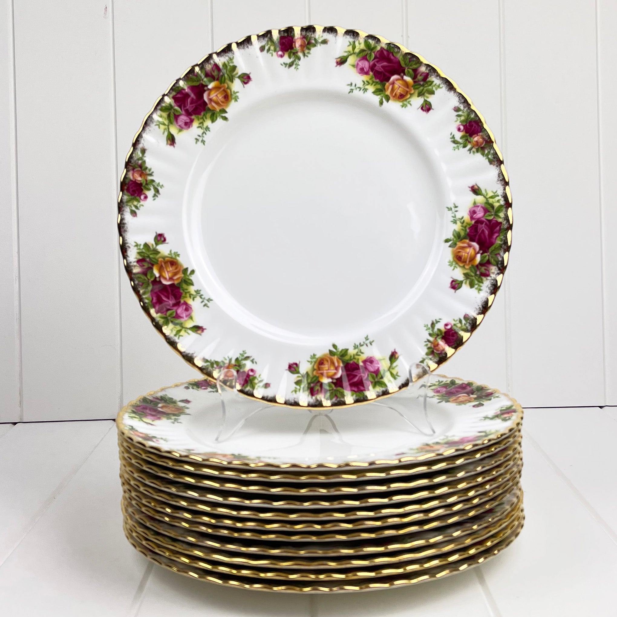 Old country hotsell roses dinner set