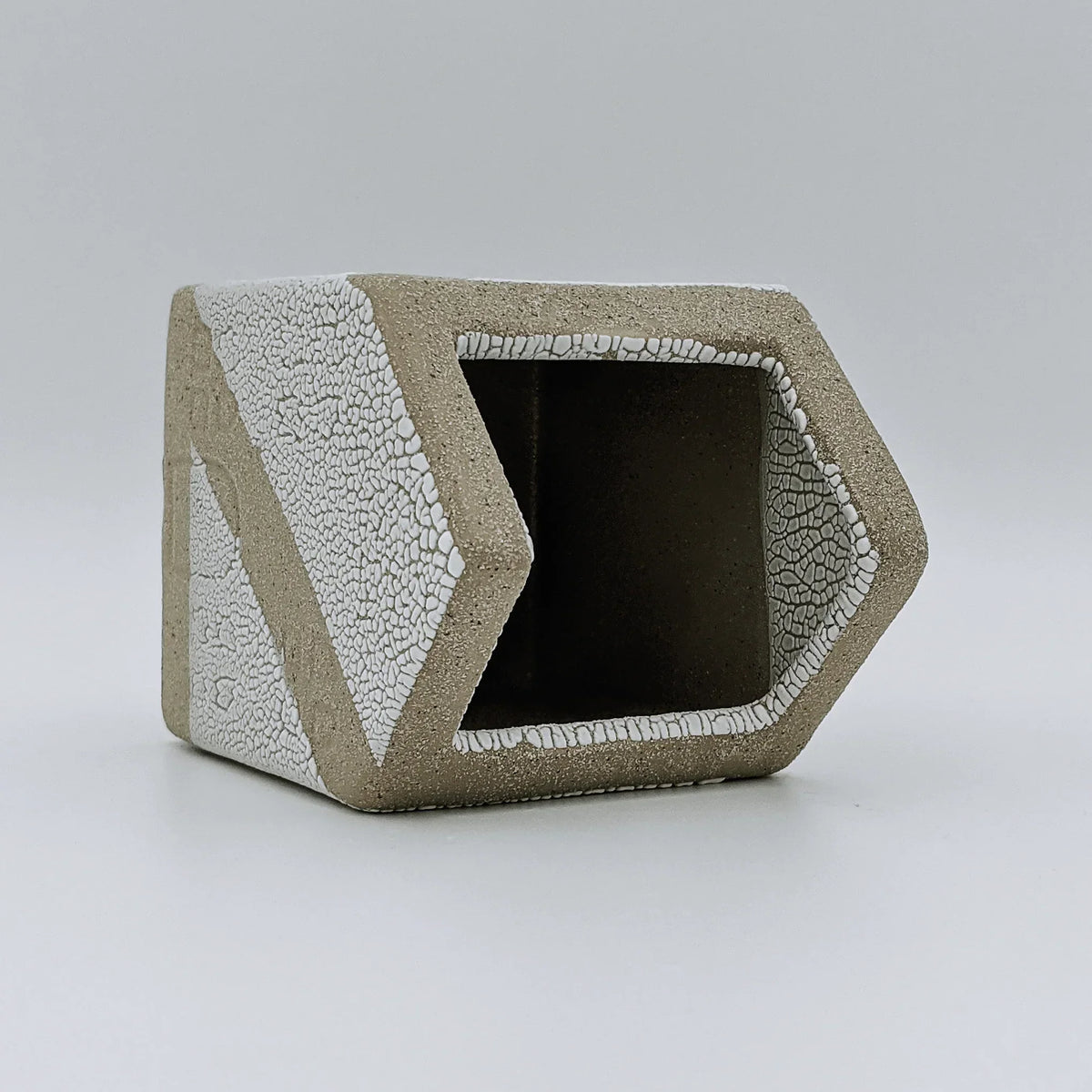 Tudor House Planter.