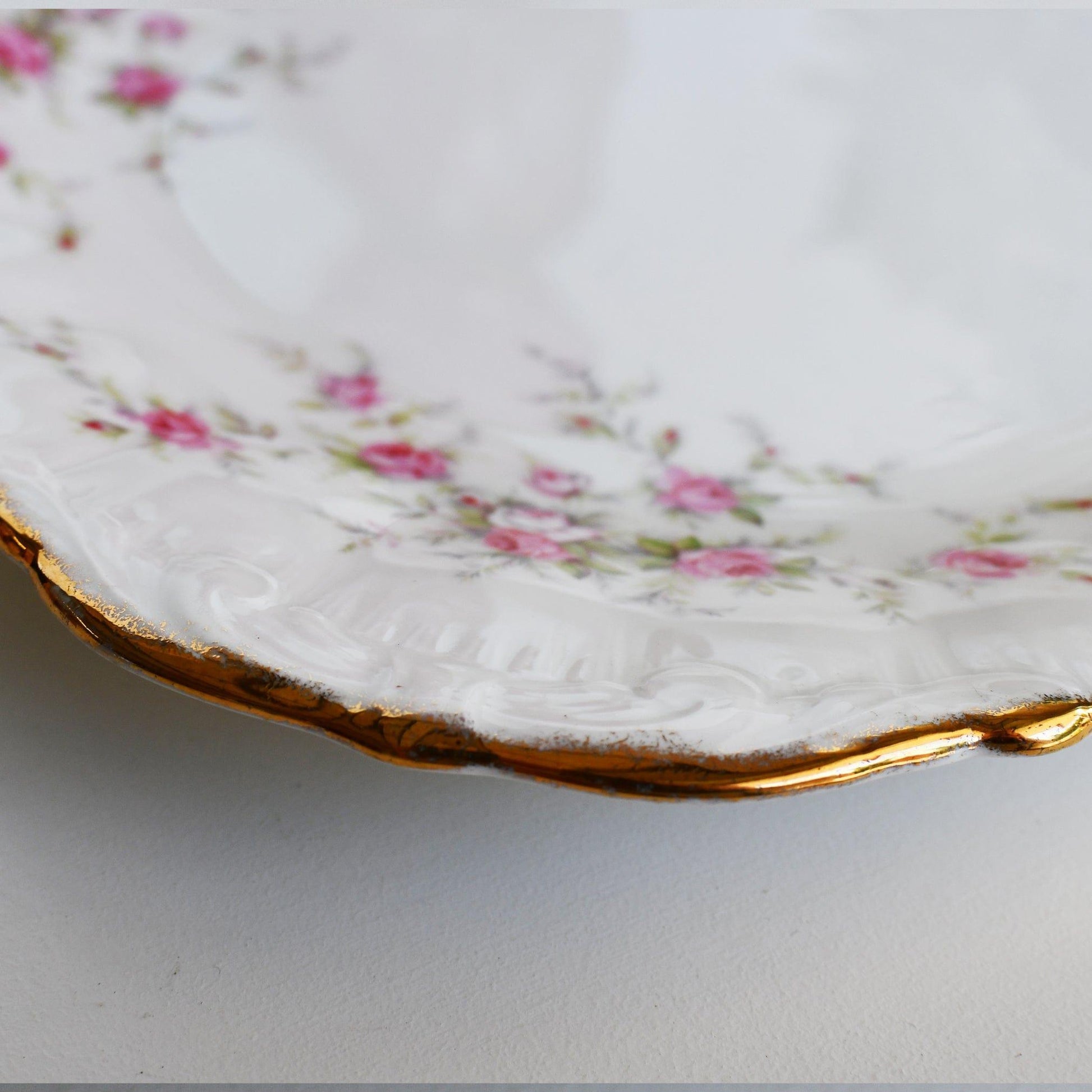 Paragon Bone China Paragon Victoriana Rose Tabbed Cake Plate