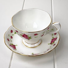 Load image into Gallery viewer, Royal Albert New Country Roses White Duo.
