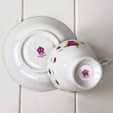 Load image into Gallery viewer, Royal Albert New Country Roses White Duo.
