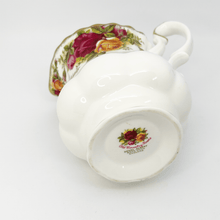 Load image into Gallery viewer, Royal Albert Old Country Roses Creamer.
