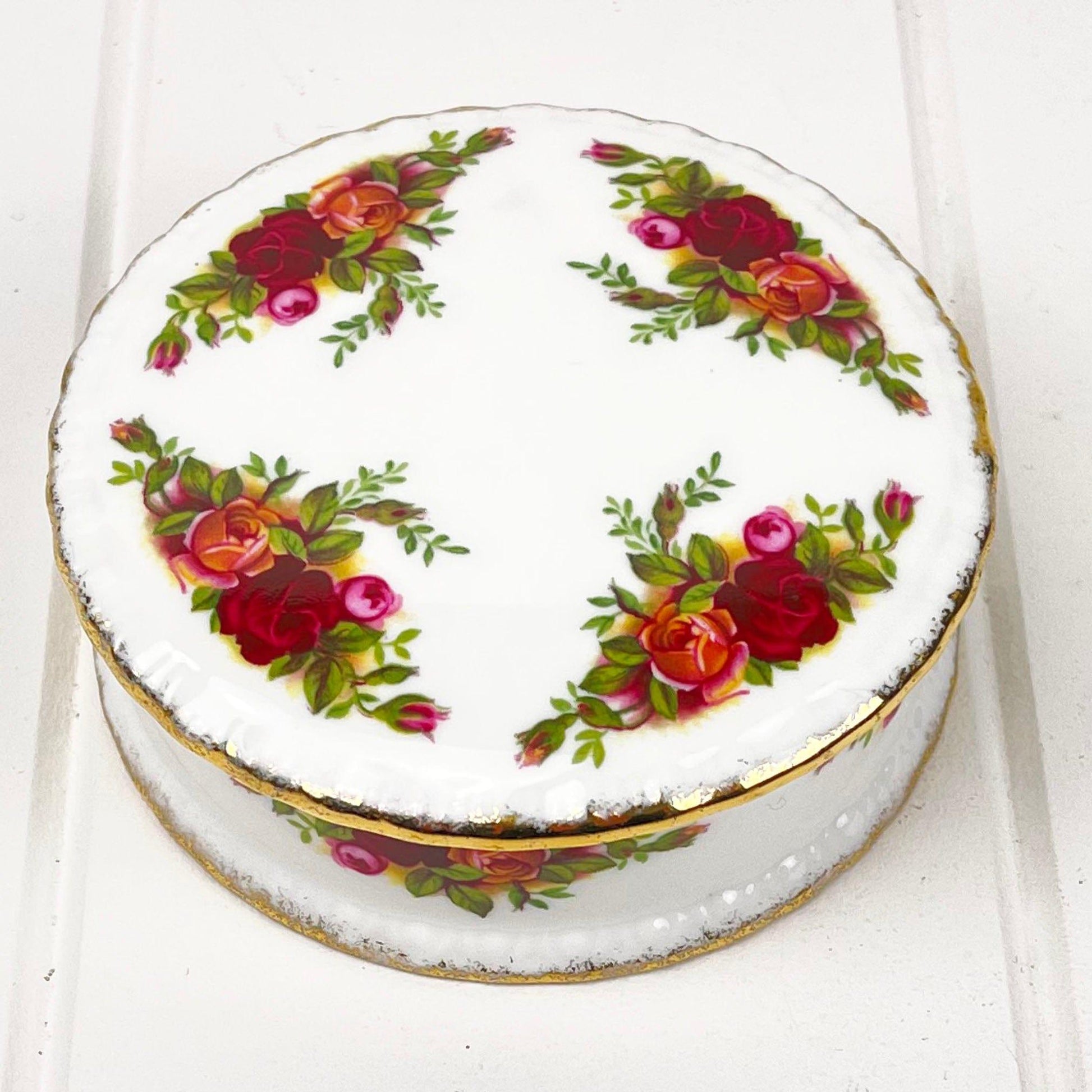 Royal Albert Bone China Royal Albert Old Country Roses Round Trinket Box with Lid