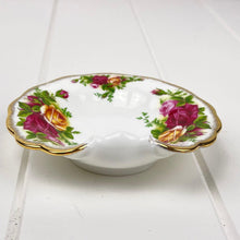 Load image into Gallery viewer, Royal Albert Old Country Roses Soap Dish.
